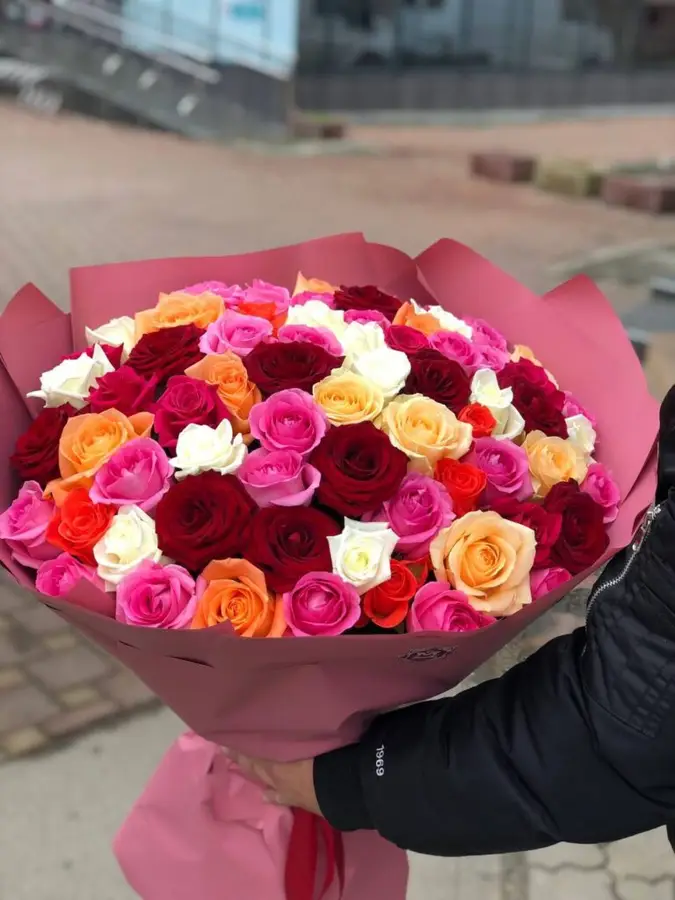 Моно букет из 71 Крымской розы фото