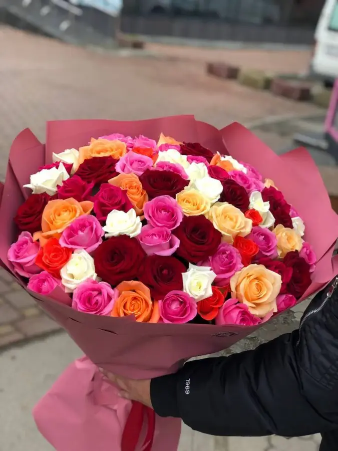 Моно букет из 71 Крымской розы фото