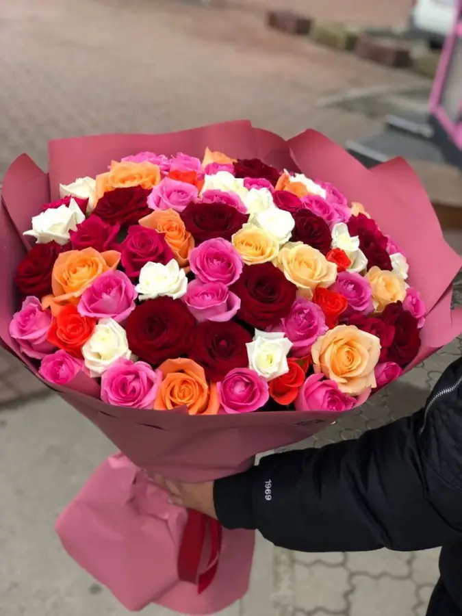 Моно букет из 71 Крымской розы фото