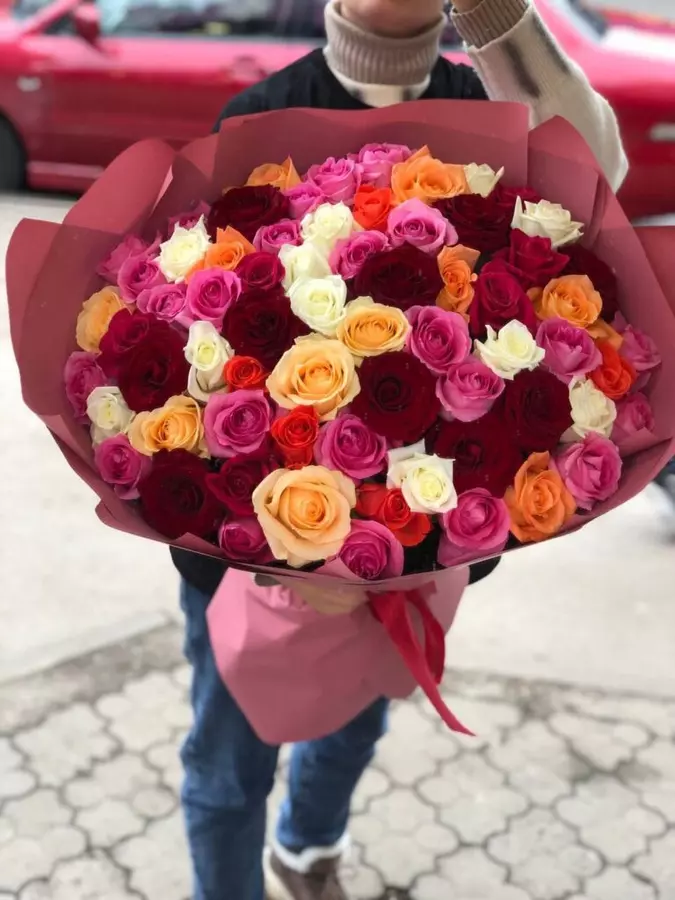 Моно букет из 71 Крымской розы фото