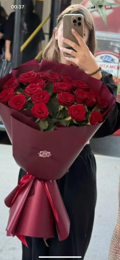 Букет из 21 розы сорта Ред Наоми фото